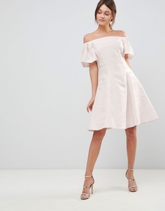Блестящее короткое приталенное платье Coast Danielle - Кремовый