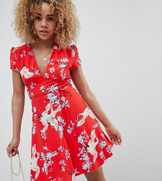 Платье мини с поясом и принтом Glamorous Petite - Красный