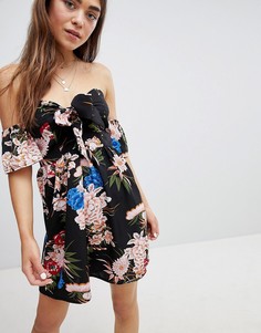 Короткое приталенное платье с открытыми плечами, цветочным принтом и бантом-завязкой Parisian - Черный