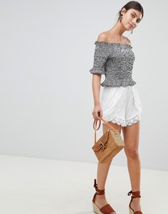 Шорты с ажурной отделкой Boohoo - Белый