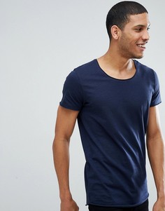 Удлиненная футболка с необработанным вырезом Jack & Jones Essentials - Темно-синий