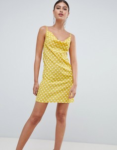 Платье в горошек со свободным вырезом на бретельках Missguided - Желтый