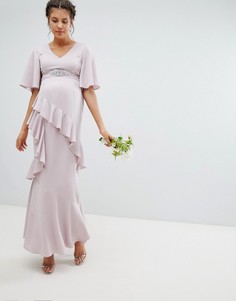Платье макси с рукавами клеш, оборкой и декорированным поясом ASOS DESIGN Maternity Bridesmaid - Розовый