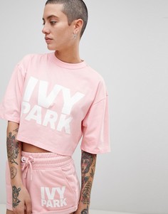 Розовая укороченная футболка с короткими рукавами и логотипом Ivy Park - Розовый