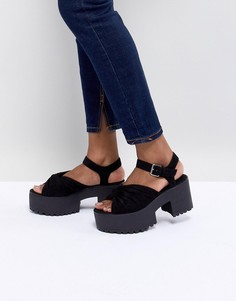 Сандалии на толстой платформе с перекрученной отделкой Pull&Bear - Черный Pull&;Bear