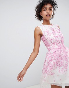 Короткое приталенное платье с цветочным принтом QED London - Белый