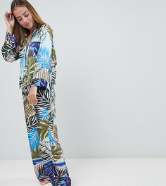 Атласный пижамный комплект с тропическим принтом ASOS DESIGN Petite - Мульти