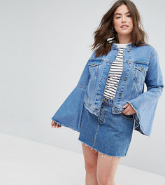 Джинсовая куртка с рваной отделкой и расклешенными рукавами ASOS CURVE - Синий