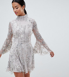 Короткое приталенное платье с отделкой пайетками и бахромой ASOS EDITION Petite - Серый