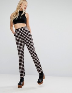 Зауженные брюки с принтом в клетку Monki - Мульти