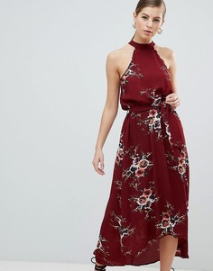 Платье макси с поясом и цветочным принтом AX Paris - Красный