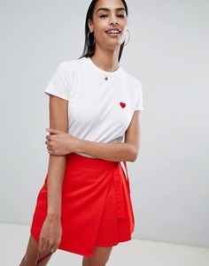 Футболка с принтом PrettyLittleThing - Белый