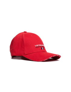 Красная кепка с вышивкой Haute Couture Vetements