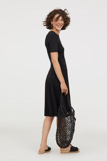 Трикотажное платье до колена H&M