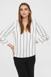 Блузка с v-образным вырезом H&M