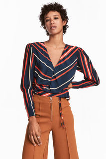 Блузка с треугольным вырезом H&M