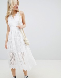 Платье миди на бретельках с вышивкой ришелье Glamorous - Белый