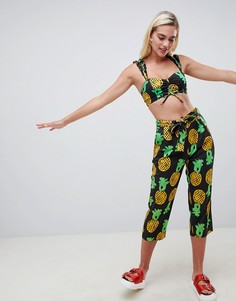 Свободные брюки с ананасовым принтом ASOS Made In Kenya x Julie Adenuga - Мульти