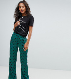 Атласные расклешенные брюки в горошек Glamorous Tall - Зеленый