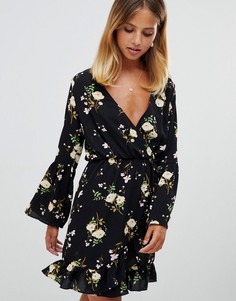 Платье с запахом, цветочным принтом и рукавами-колокол Girl In Mind - Мульти