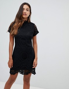 Кружевное платье мини с коротким рукавом и высоким воротом Girl In Mind - Черный