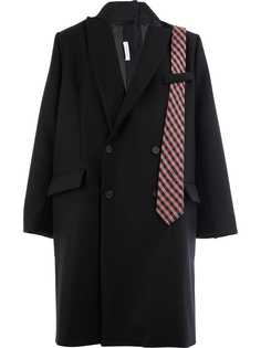 двубортное пальто с деталью в виде клетчатого галстука Delada
