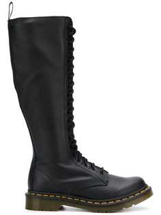 сапоги по колено на шнуровке Dr. Martens