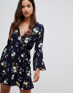 Платье с запахом, цветочным принтом и рукавами-колокол Girl In Mind - Мульти