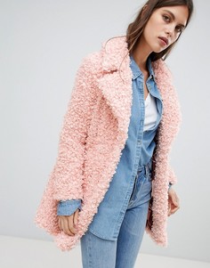 Розовое пальто из искусственного меха River Island - Розовый