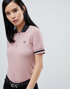 Розовая футболка-поло с виниловым воротником Fred Perry - Розовый