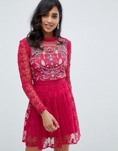 Короткое приталенное платье с вышивкой Frock And Frill - Красный