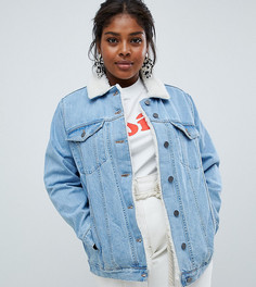 Синяя джинсовая куртка с воротником борг ASOS Curve - Синий