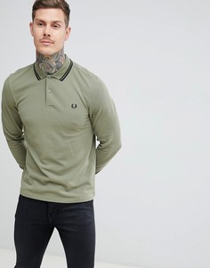 Поло цвета светлого хаки с длинными рукавами и контрастной отделкой Fred Perry - Зеленый