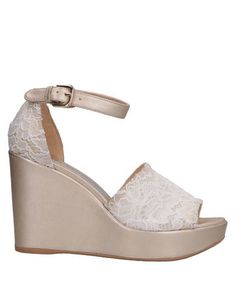 Сандалии Stuart Weitzman