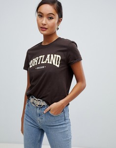Коричневая футболка с надписью Portland Miss Selfridge - Коричневый