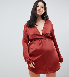 Платье цвета ржавчины из матового атласа с запахом PrettyLittleThing Plus - Красный
