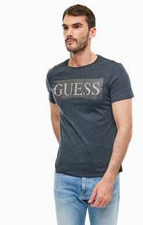 Серая футболка с логотипом бренда Guess