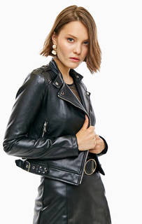 Черная куртка косуха с металлическим декором Guess