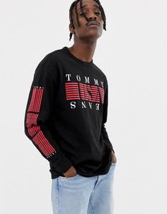 Черный лонгслив с логотипом на груди и рукавах Tommy Jeans - Черный