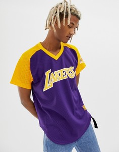 Фиолетовая футболка с V-образным вырезом и принтом LA Lakers Mitchell & Ness - Фиолетовый
