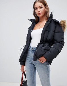Черная дутая куртка с искусственным мехом и шнурком на талии Boohoo - Черный
