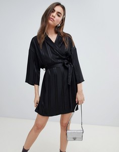 Черное платье с запахом и ремнем Monki - Черный