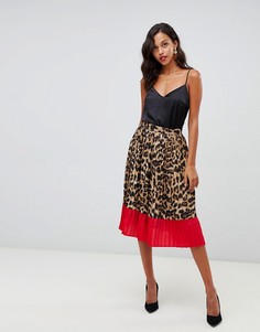 Плиссированная юбка миди с леопардовым принтом и контрастным подолом Liquorish - Коричневый