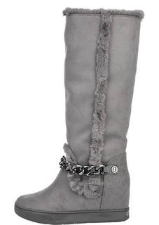 Зимние сапоги на скрытой танкетке с металлическим декором Guess