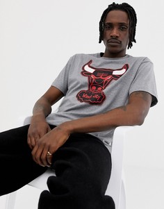 Серая футболка Mitchell & Ness Chicago Bulls - Белый