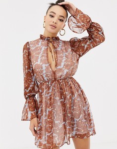 Короткое приталенное платье разных цветов из шифона с завязкой и глубоким вырезом Missguided - Мульти