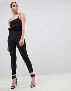 Черные брюки в тонкую полоску с поясом-оборкой PrettyLittleThing - Черный