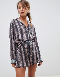 Пижамная атласная рубашка и шорты со змеиным принтом ASOS DESIGN - Мульти