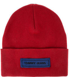 Красная шапка мелкой вязки с нашивкой Tommy Jeans