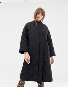 Черное стеганое пальто с V-образным вырезом Monki - Черный